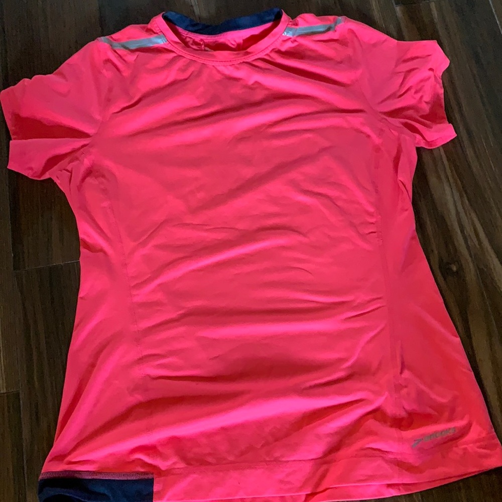 Brooks Hot Pink super soft t-shirt!